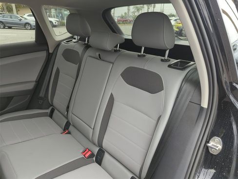 Used 2022 Volkswagen Taos SE w/ Panoramic Sunroof Package image 29