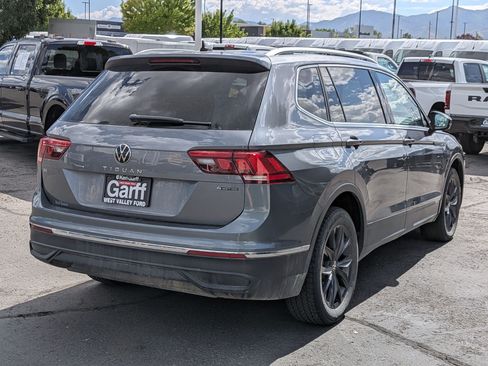 Used 2022 Volkswagen Tiguan SE w/ Panoramic Sunroof Package AWD/4WD image 3