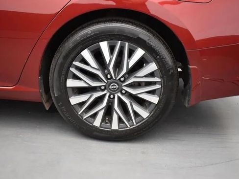 Used 2024 Nissan Altima 2.5 SV w/ SV Premium Package FWD image 36