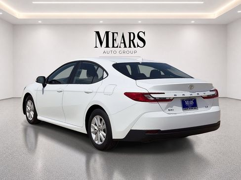 Used 2025 Toyota Camry LE FWD image 3