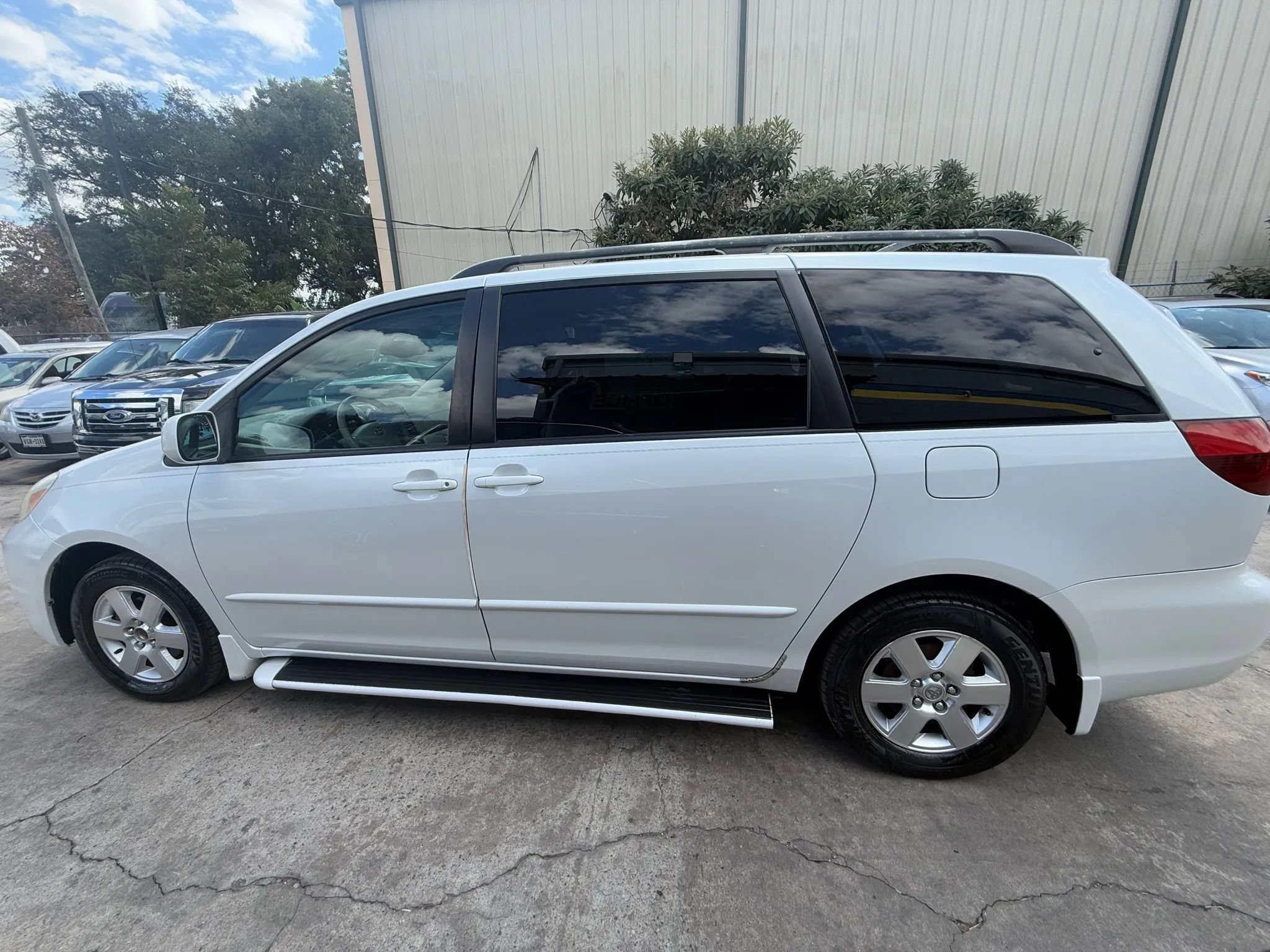 Used 2004 Toyota Sienna XLE FWD image 4