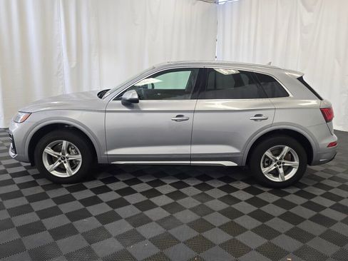 Used 2023 Audi Q5 2.0T Premium w/ Convenience Package image 3