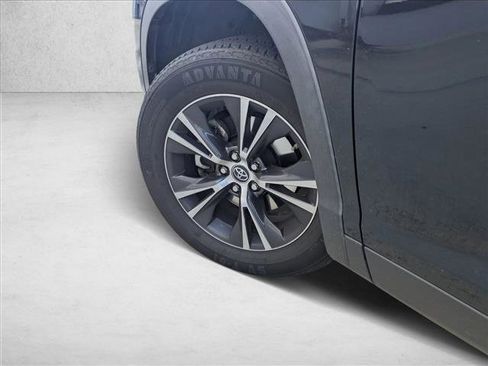 Used 2019 Toyota Highlander LE image 9