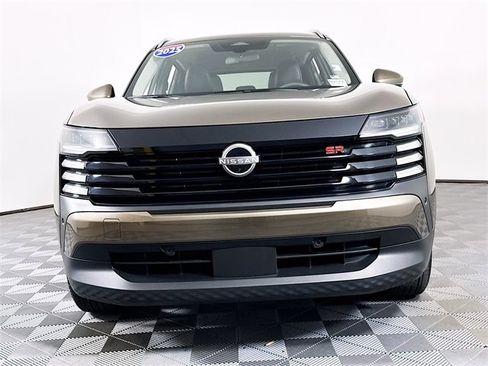 Certified 2025 Nissan Kicks SR image 2