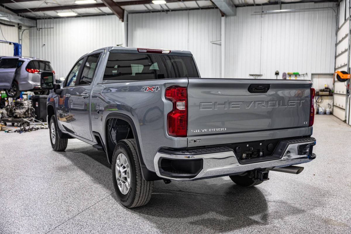 Used 2025 Chevrolet Silverado 2500 LT w/ Convenience Package AWD/4WD image 3