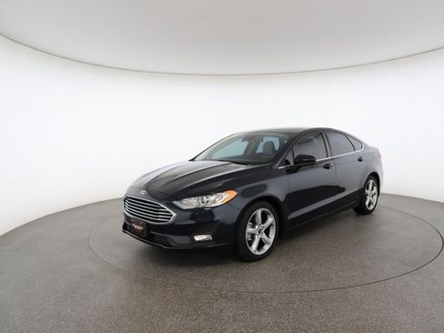 Used 2020 Ford Fusion SE w/ Equipment Group 151A image 2