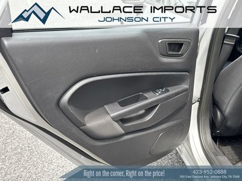 Used 2012 Ford Fiesta SES FWD image 30
