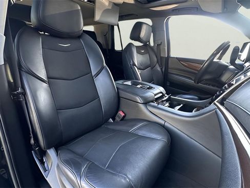Used 2020 Cadillac Escalade Luxury image 31