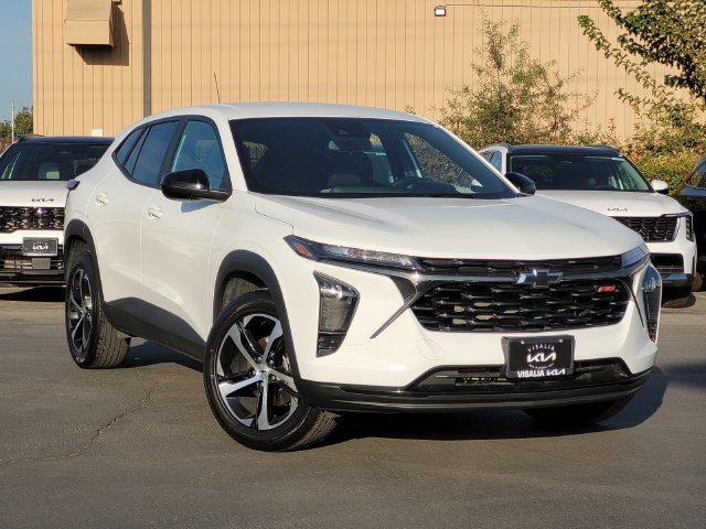 Used 2024 Chevrolet Trax RS w/ Driver Confidence Package FWD image 2
