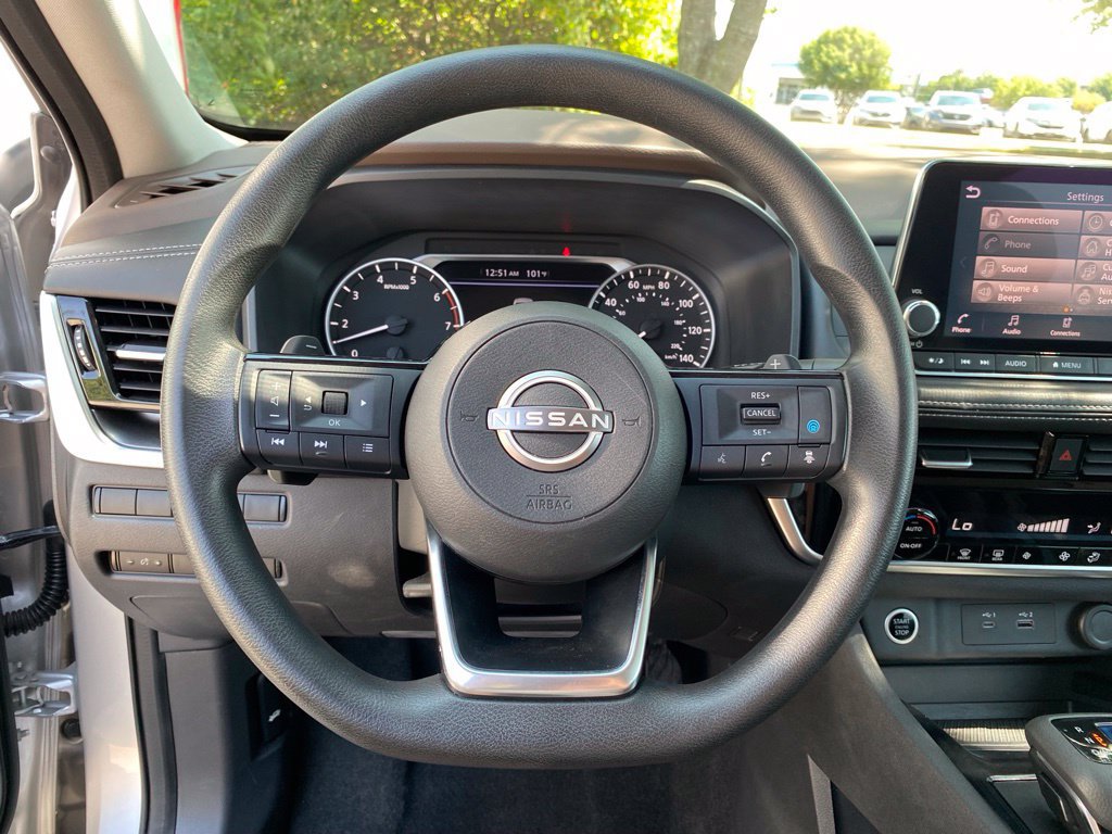 Used 2022 Nissan Rogue SV FWD image 11