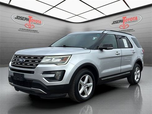 Used 2016 Ford Explorer XLT image 1