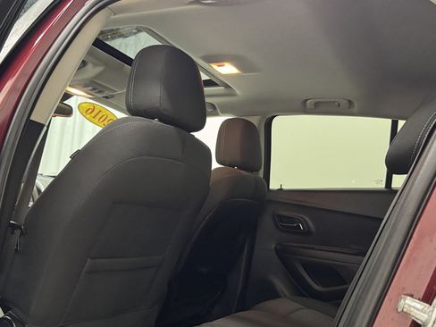 Used 2016 Chevrolet Trax LT w/ LT Sun and Sound Package FWD image 21
