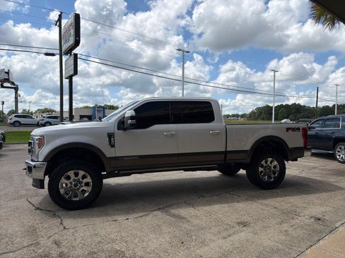 Used 2017 Ford F250 Lariat w/ Lariat Ultimate Package AWD/4WD image 9