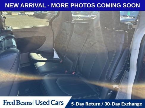 Certified 2022 Chrysler Pacifica Touring-L w/ Uconnect Theater Family Group image 11