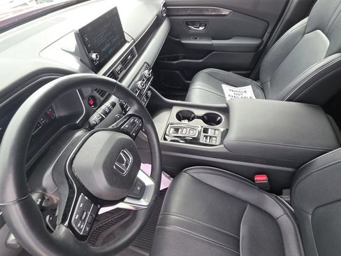 Used 2025 Honda Pilot Elite image 12
