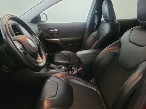 Used 2019 Jeep Cherokee Latitude Plus w/ Comfort/Convenience Group image 17