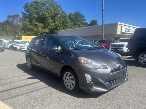 Used 2015 Toyota Prius C Two image 3