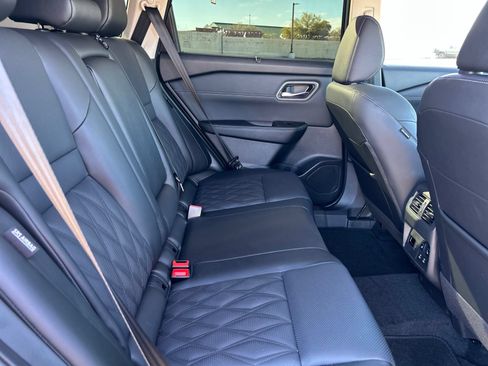 Used 2026 Nissan Rogue Platinum w/ Platinum Premium Package AWD/4WD image 12