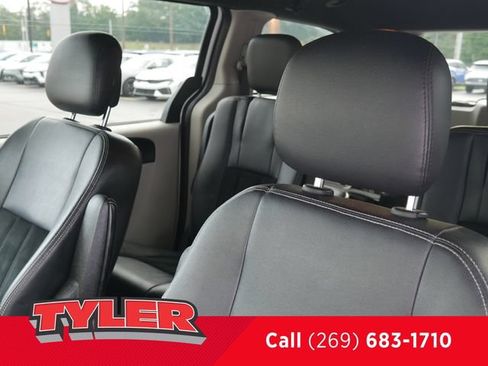 Used 2017 Dodge Grand Caravan SXT FWD image 36