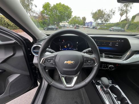 Used 2025 Chevrolet Trax LT w/ LT Convenience Package FWD image 32