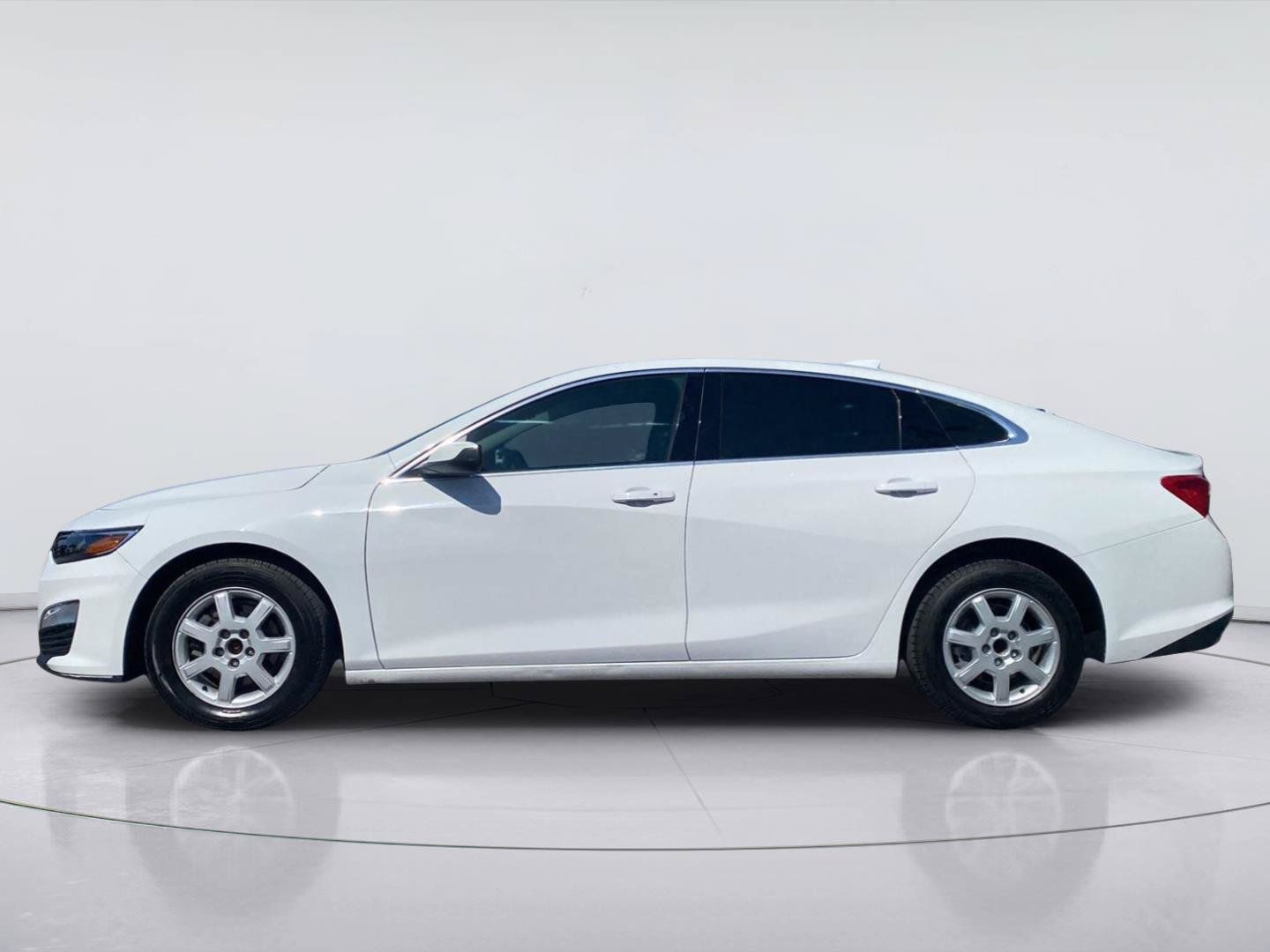 Used 2024 Chevrolet Malibu LT FWD image 3