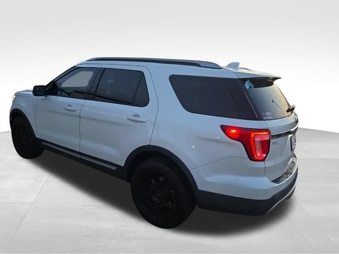 Used 2016 Ford Explorer XLT w/ Equipment Group 202A AWD/4WD image 14