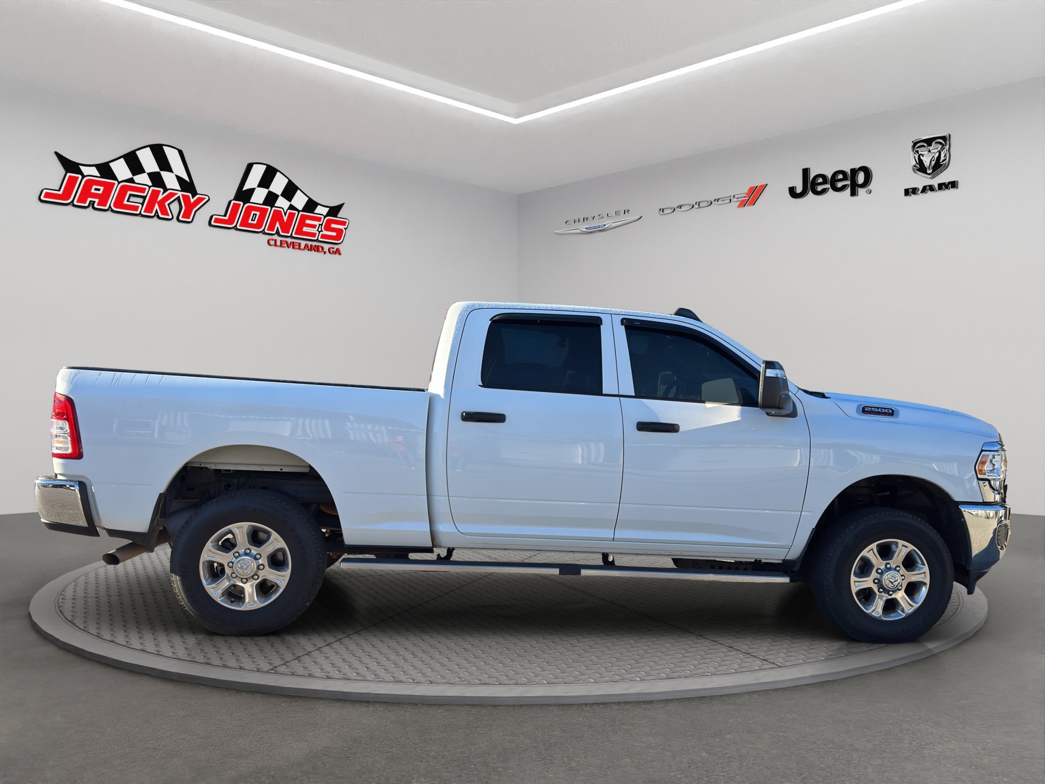 Used 2024 RAM 2500 Tradesman w/ Chrome Appearance Group AWD/4WD image 2