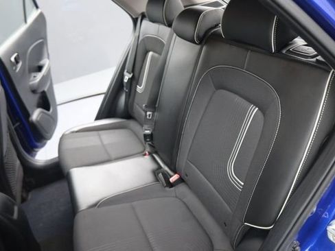 Used 2022 Hyundai Venue Limited FWD image 27