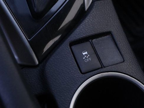 Used 2015 Toyota Corolla LE image 19