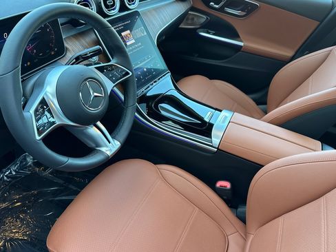 Used 2025 Mercedes-Benz C 300 4MATIC Sedan image 4