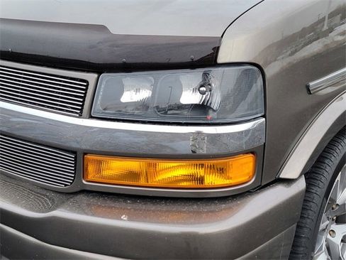 Used 2023 Chevrolet Express 2500 image 7