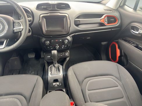 Used 2020 Jeep Renegade Latitude image 18