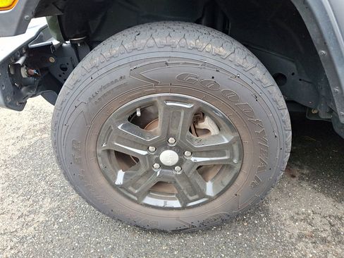 Used 2021 Jeep Wrangler Unlimited Sport AWD/4WD image 4