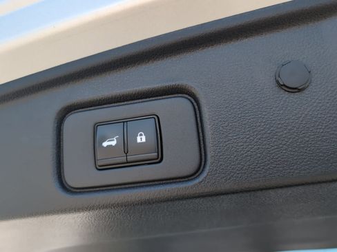 Used 2025 Nissan Pathfinder SV AWD/4WD image 26