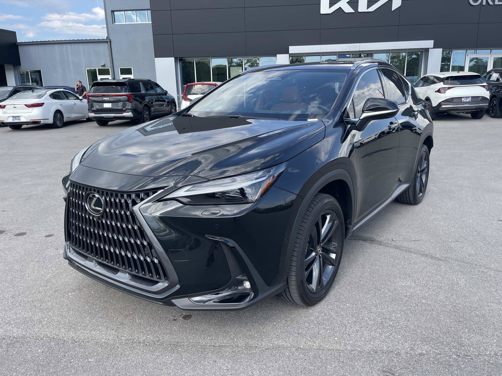 Used 2025 Lexus NX 450h+ AWD w/ Accessory Package (Z2) image 7