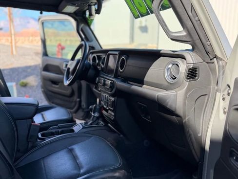 Used 2023 Jeep Wrangler Unlimited Sahara w/ Cold Weather Group AWD/4WD image 21