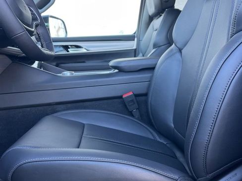 New 2025 Jeep Wagoneer L Series II image 9