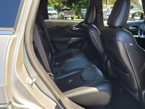 Used 2019 Jeep Cherokee Latitude Plus image 16