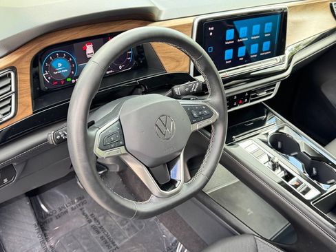 Used 2024 Volkswagen Atlas SE AWD/4WD image 18
