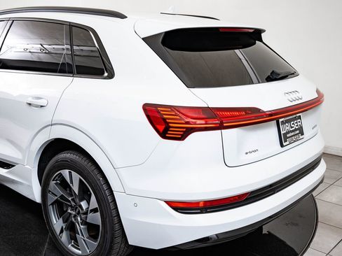 Used 2021 Audi e-tron Premium w/ Convenience Plus Package image 19