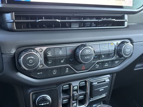 New 2026 Jeep Gladiator Mojave image 25