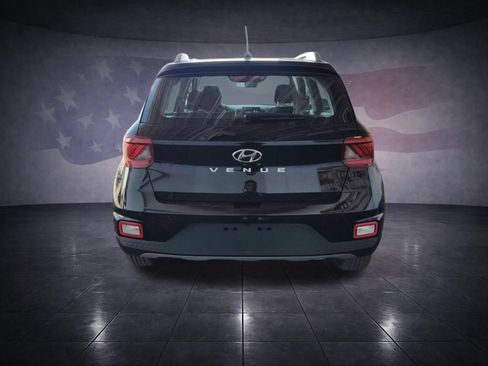 Used 2025 Hyundai Venue SEL FWD image 4