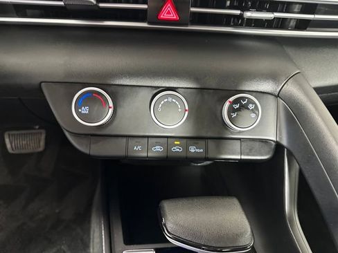 Used 2024 Hyundai Elantra SE image 23