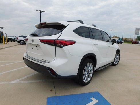 Used 2021 Toyota Highlander Limited image 6