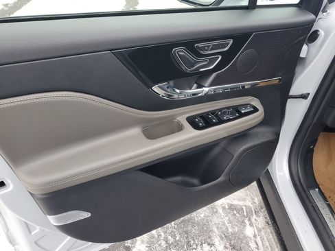 New 2026 Lincoln Corsair Premiere image 8