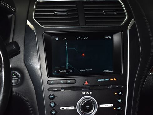 Used 2017 Ford Explorer Platinum AWD/4WD image 29