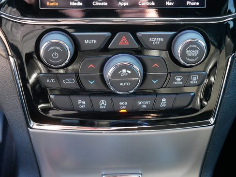 Used 2019 Jeep Grand Cherokee Altitude image 23