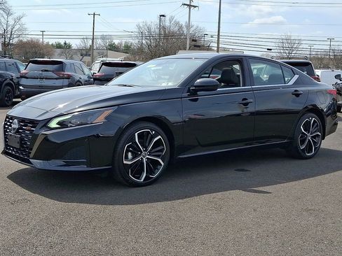 Certified 2025 Nissan Altima 2.5 SR w/ SR Premium Package image 3