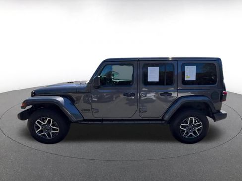 Used 2025 Jeep Wrangler Unlimited Sahara AWD/4WD image 9
