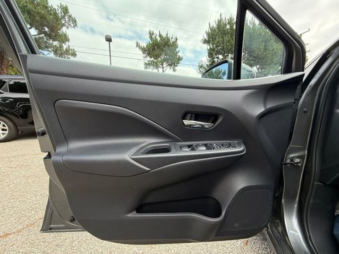 Used 2025 Nissan Versa SV FWD image 18